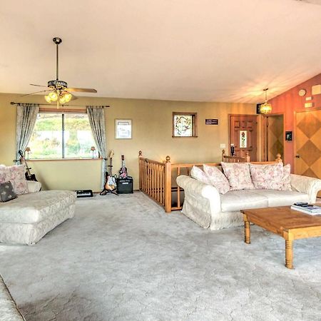 Spacious Kelseyville Home With Large Lakefront Deck! ภายนอก รูปภาพ