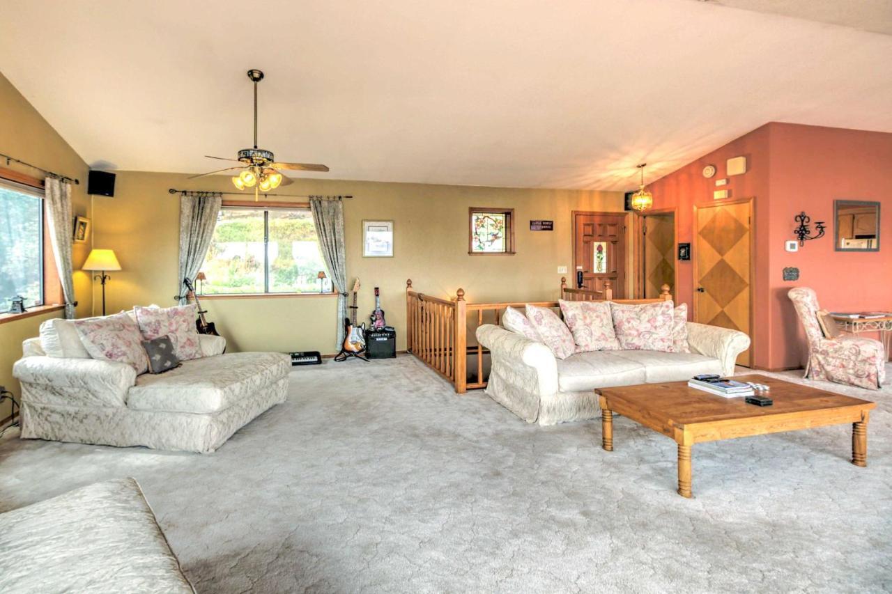 Spacious Kelseyville Home With Large Lakefront Deck! ภายนอก รูปภาพ